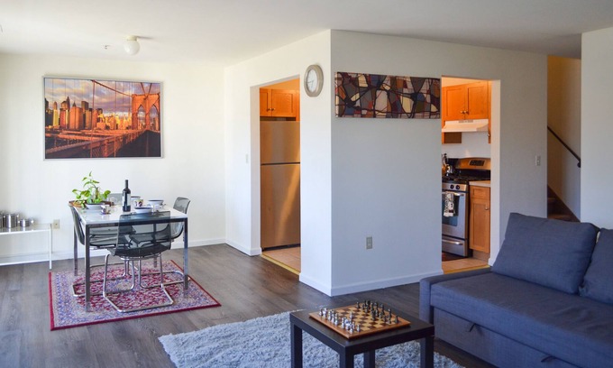 Iselin Apartment | Spacious 3 bedrm 2.5 bathrm Town home free parking Discount for long stays