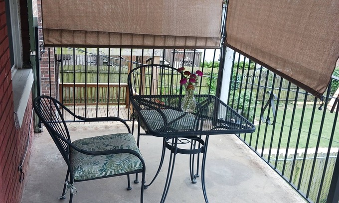 St. Louis Apartment | Spacious 3b/1b Great LocationnForest Park- Delmar Loop- WashUnPrivate Balcony
