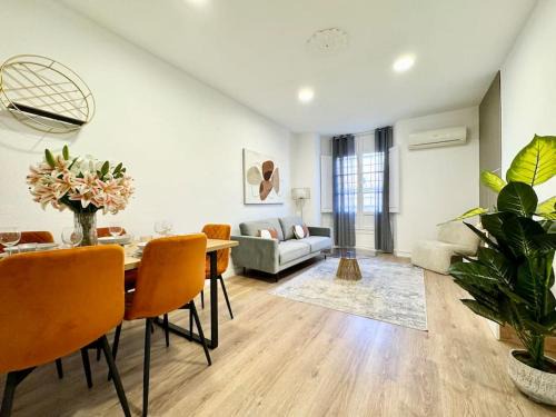 Perchel Norte Apartment | Spacious 3BD Central Málaga with 2BH & AC