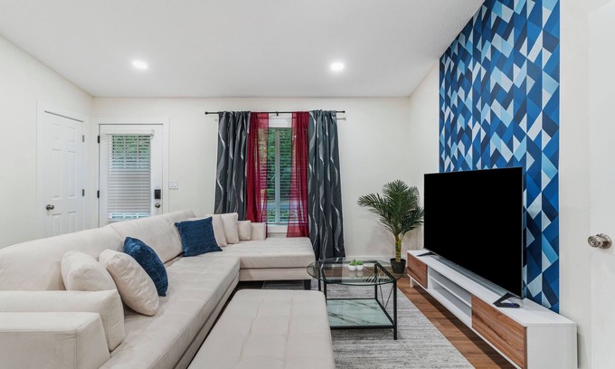 Alpharetta House | Spacious 3BD House - BBQ - Backyard Games & Sports