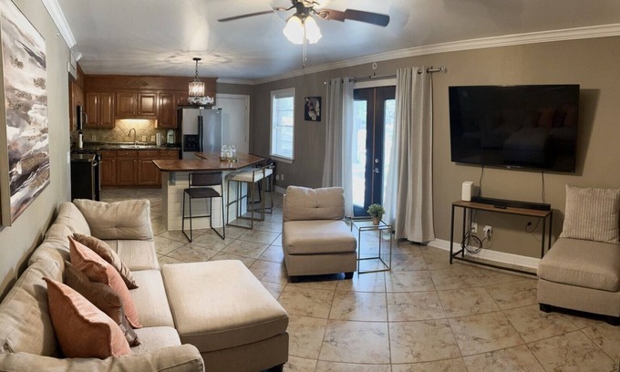 Shreveport House | Spacious 3Bedroom Home Perfect for Families & Remote Work w/views of Cross Lake