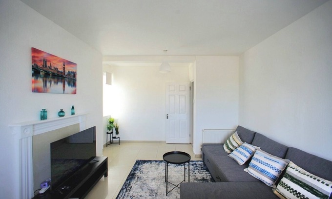 St. Johns Wood Apartment | Spacious 3BR/2BA – Central London - Walk to Paddington/Hyde Park