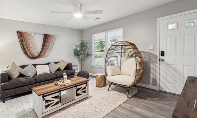 Hanover House | Spacious 3BR/2BA Newly Renovated + Centrally Located, Near BWI