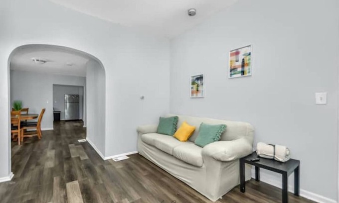 North Chicago Apartment | Spacious 3BR Apartment Near Navy Base Six Flags and Casino.