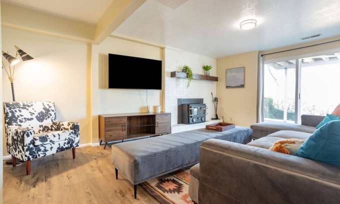 Bountiful Condo | Spacious 3BR Basement Apt | Airport, Work, Ski