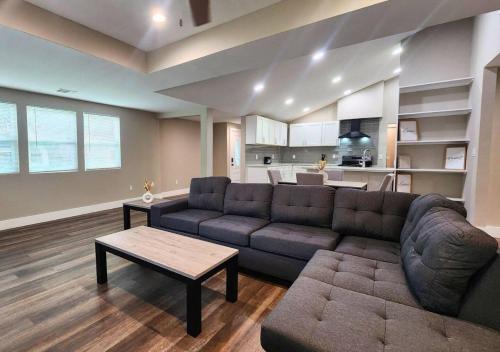 MacGregor House | Spacious 3br Home Office
