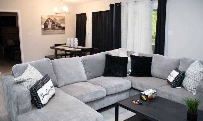 Cotter House | Spacious 3BR Home, River Views & Pet-Friendly