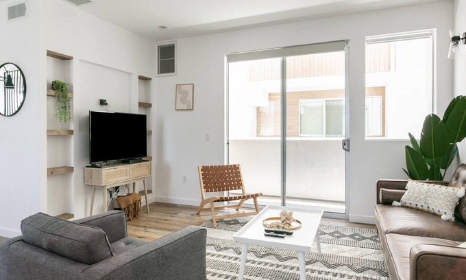 Valley Village House | Spacious 3BR House in LA w/ Garage + Outdoor Area