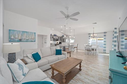 The Villages House | Spacious 3BR in Alden Bungalows with Golf Cart, Fully Fenced