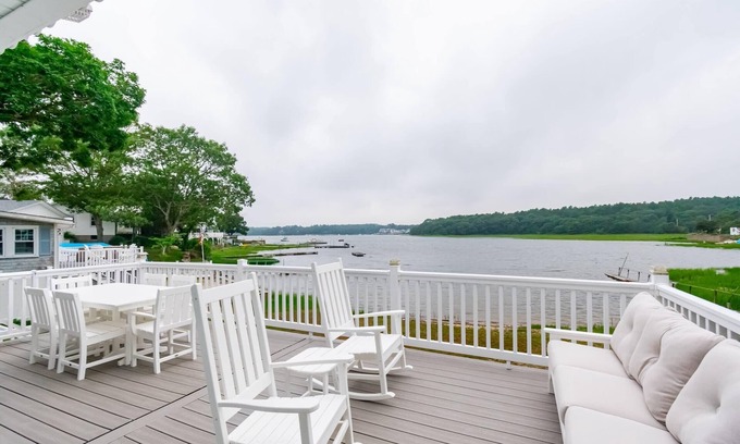 Onset House | Spacious 3BR Sunset Island Beach House