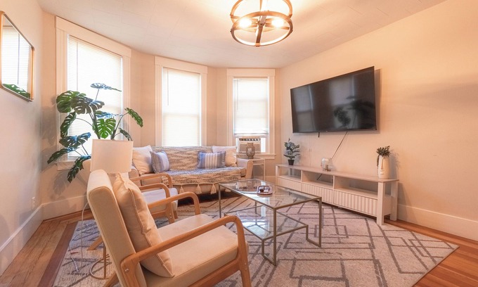 Salem Apartment | Spacious 3BR - Walk to Downtown Salem, Game Room!