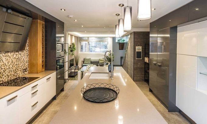 West Hill Apartment | Spacious 4-Bed London Home near Wimbledon Village