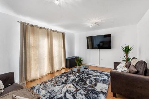 Manchester House | Spacious 4-Bed Home Near City Links