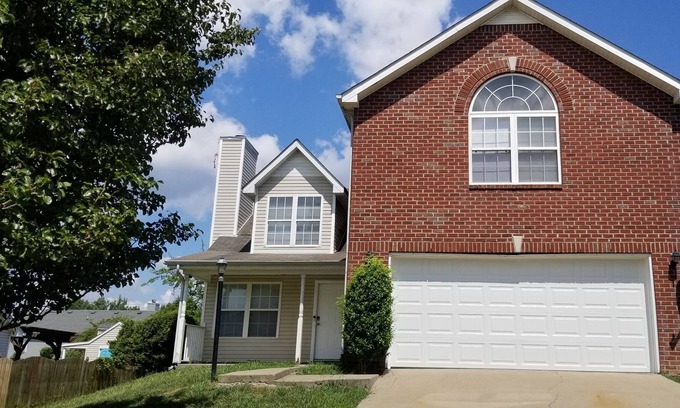 La Vergne House | Spacious 4-bedroom 2- bath home 25 min from downtown Nashville & Titans Stadium.