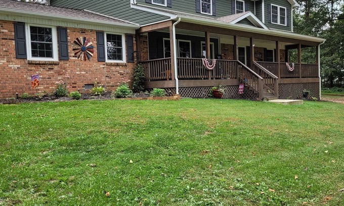 Luray House | Spacious 4 bedroom, 3 bath home with hot tub and mountain views.