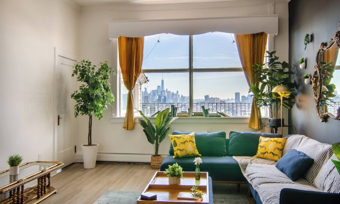 Weehawken Apartment | Spacious 4-bedroom apartment
