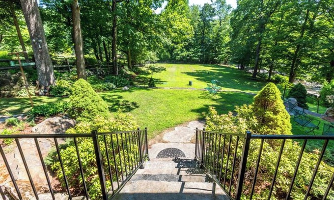 Guilford Apartment | Spacious 4-bedroom apartment in awesome Guilford with AC