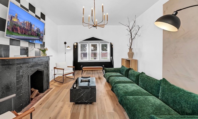 Downtown Buffalo Apartment | Spacious 4-bedroom apartment in charming Buffalo with Full kitchen