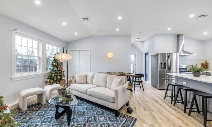 Fields Corner West Apartment | Spacious 4-bedroom apartment in Boston