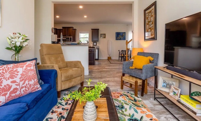 Oakley House | Spacious 4-Bedroom Arts & Crafts Home w/ Mtn Views