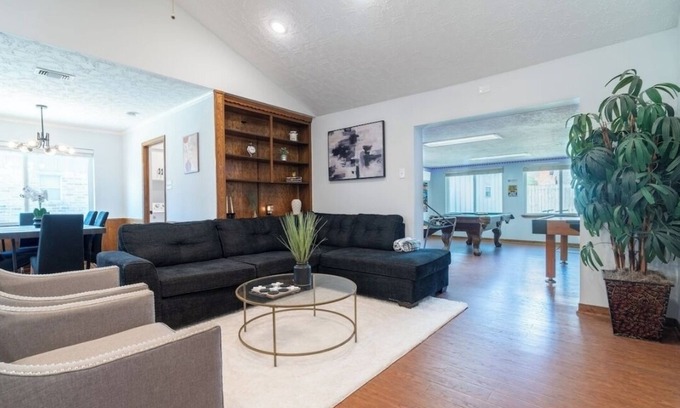 Meadows Place House | Spacious 4-Bedroom Home w/Game Room – 8 Min from Sugar Land Town Square!