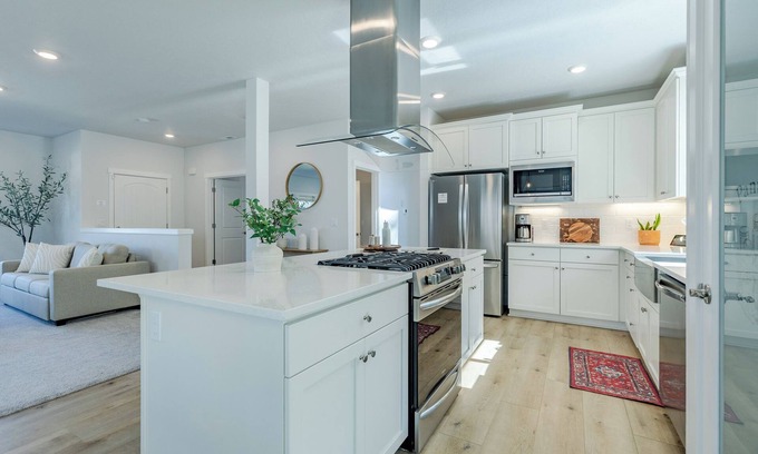 Eugene House | Spacious 4-bedroom home with A/C and WiFi in charming Eugene, Near Duck Stadium!
