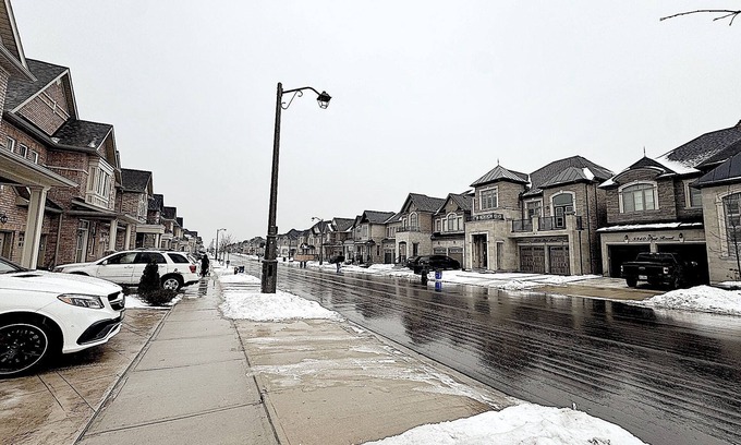 Oakville House | Spacious 4-bedroom house in Oakville with AC, WiFi