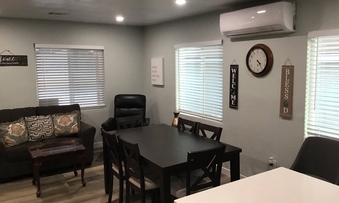 Winter Gardens House | Spacious 4-bedroom house with AC, fitness equipment in wonderful Lakeside