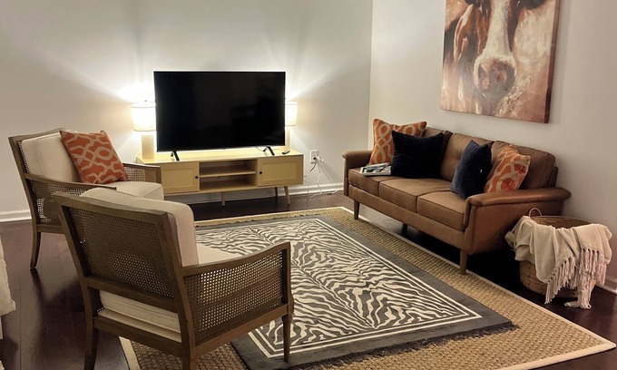 Belmont Historic District House | Spacious 4-bedroom house in charming Belmont with WiFi and AC