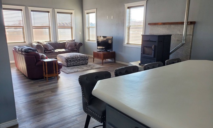 Council House | Spacious 4-bedroom house in charming Council with WiFi, AC, 80% ADA compliant.