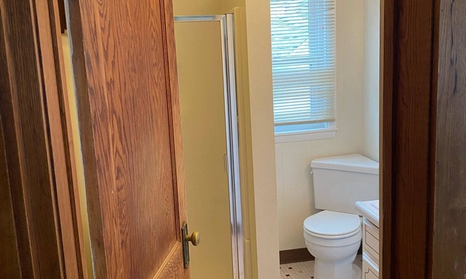 De Pere House | Spacious 4-bedroom house ready for NFL draft. Only 6 miles from the Stadium
