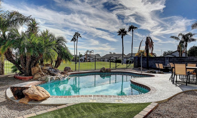 Greenfield Lakes House | Spacious 4-bedroom house in marvelous Gilbert!