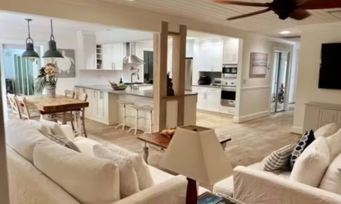 Jupiter House | Spacious 4-bedroom house in charming Jupiter/Tequesta Beach Theme