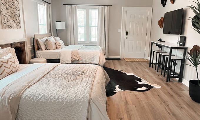 South Overton House | Spacious 4-bedroom house in Historic Overton District Lubbock New & Restored