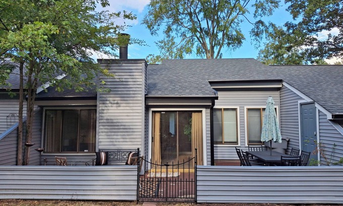 McAlpine Apartment | Spacious 4-bedroom Mid Century Modern Condo Furnished All-Inclusive Sleeps 7