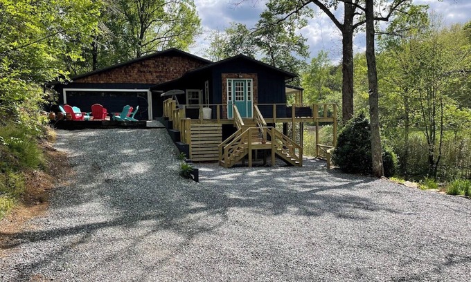 Otto Cabin | Spacious 4-bedroom river front cabin with WiFi, Game Room & Hot Tub for 15