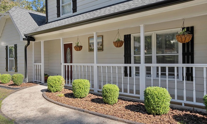 Church Street House | Spacious 4-bedroom house in charming Fayetteville with WiFi, AC
