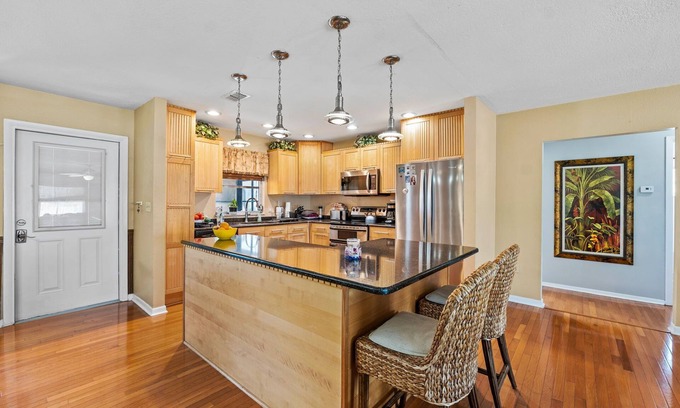 Madeira Beach House | Spacious 4-bedroom house in Beautiful Madeira Beach