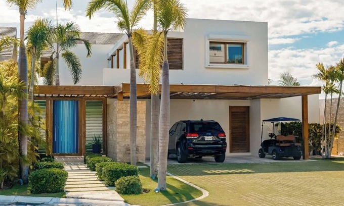 Cap Cana Marina Villa | Spacious 4-bedroom villa with WiFi, AC in charming Cap Cana, Punta Cana