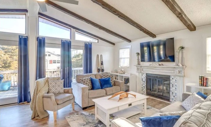 Milton House | Spacious 4-bedroom vacation home with Stargazing Geo Dome