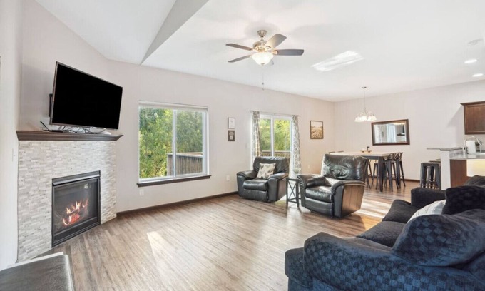 Tiffin House | Spacious 4 BR Home Convenient Location