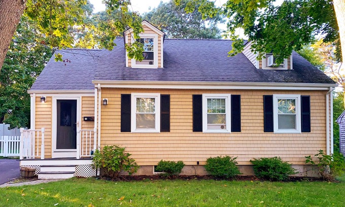 Buzzards Bay House | Spacious 4 BR Retreat near Water Wizz, Pond & Beaches - Perfect Family Getaway!
