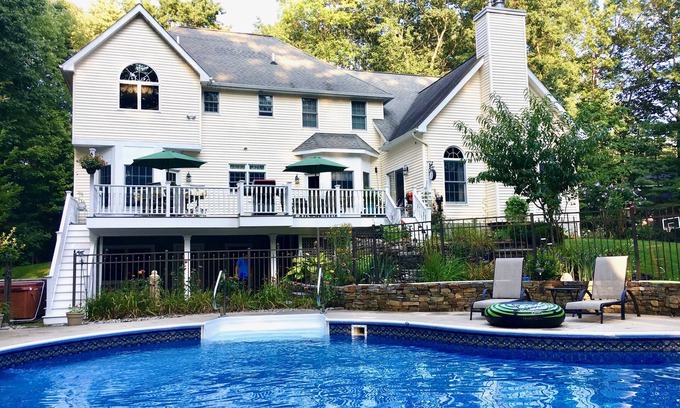 Saratoga Springs House | Spacious 4-room family house with pool ~ 25 acres of forest in the garden