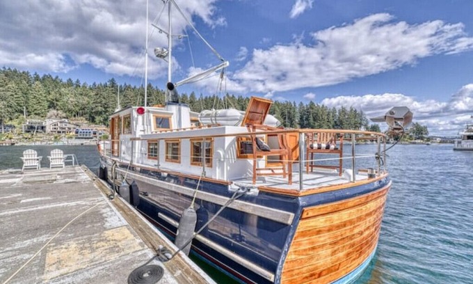 Gig Harbor Boat Rental | Spacious 46' Yacht: Luxury, kayaks, walk to townnn