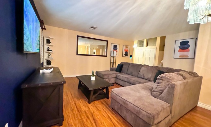 Spring Valley House | Spacious 4BR Family Retreat: King bed, WI-FI & Parking