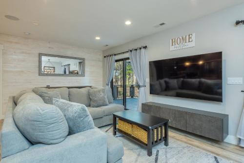 Fairview Apartment | Spacious 4BR Mountain Retreat for 16 in Fairview