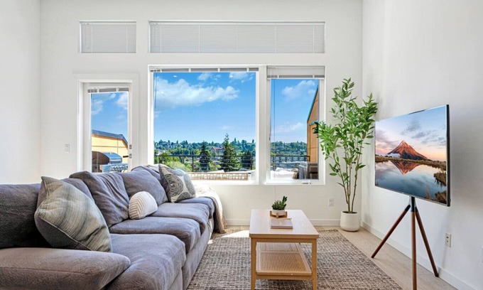 North Beacon Hill House | Spacious 4BR Retreat | Deck & Grill | Close to DT