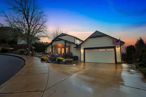 McMinnville House | Spacious 4BR retreat in the heart of wine country