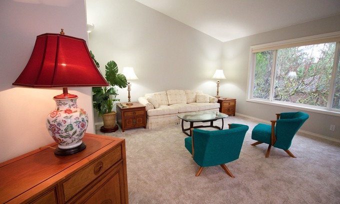 Beaverton House | Spacious, 4BR Single-Level near Parks