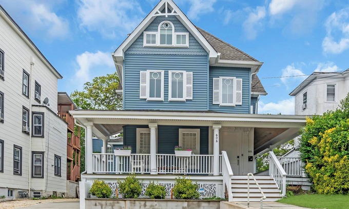 Asbury Park Apartment | Spacious 4BR Sleeps 10 - Walk to Asbury Park Beach & Downtown!